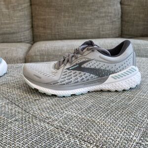 Brooks Adrenaline Guiderails Like new Gray Athletic Sneakers 7